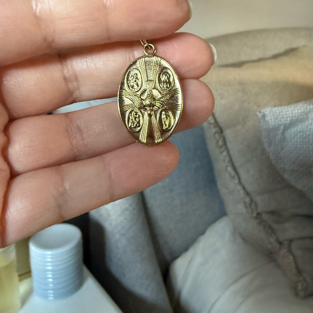 Elegant Gold Medallion Necklace